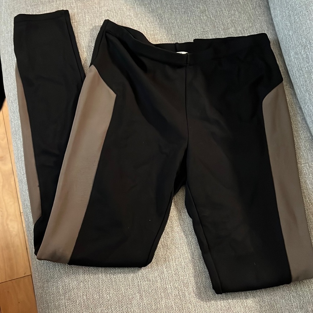 BB Dakota two color pull on leggings. Size L.